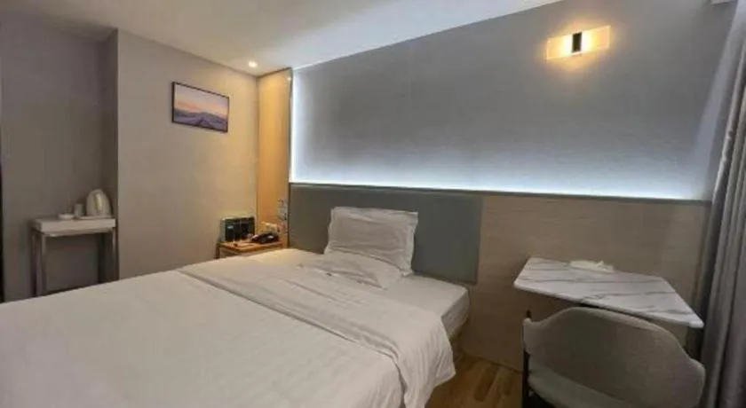 Bed in 7Days Inn Shenzhen Longgang Nanlian Metro Station Branch