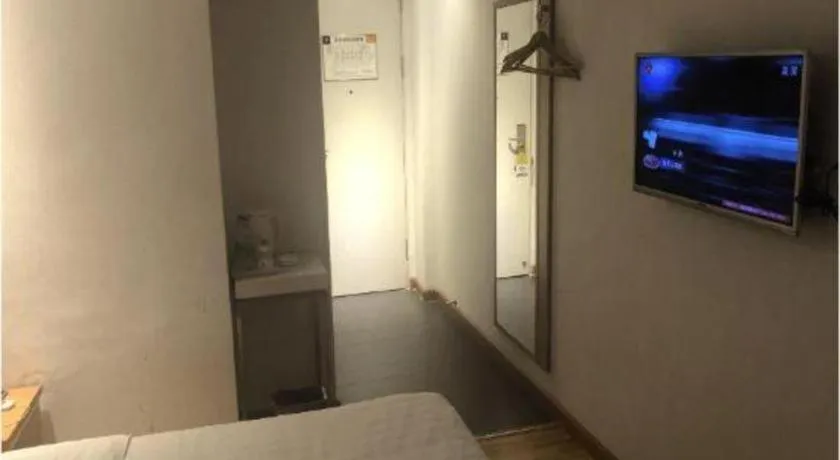 Bed in 7Days Inn Shenzhen Longgang Nanlian Metro Station Branch