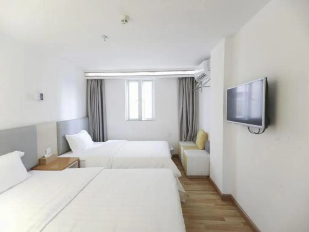 Bed in 7Days Inn Shenzhen Longgang Nanlian Metro Station Branch