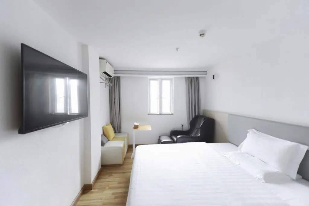 Bed in 7Days Inn Shenzhen Longgang Nanlian Metro Station Branch