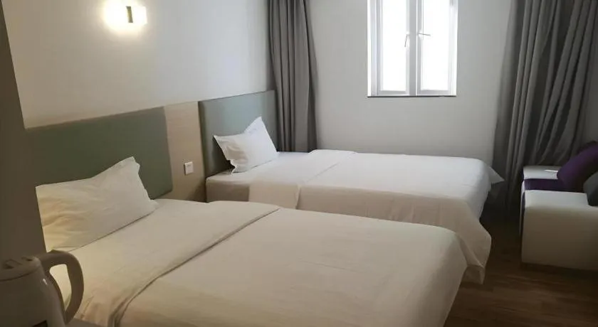 Bed in 7Days Inn Shenzhen Longgang Nanlian Metro Station Branch