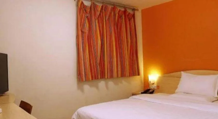 Bed in 7Days Inn Shenzhen Longgang Nanlian Metro Station Branch