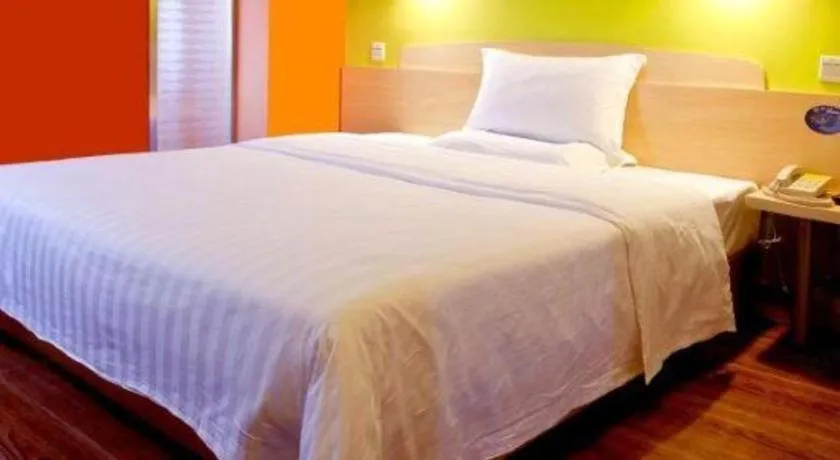 Bed in 7Days Inn Shenzhen Longgang Nanlian Metro Station Branch