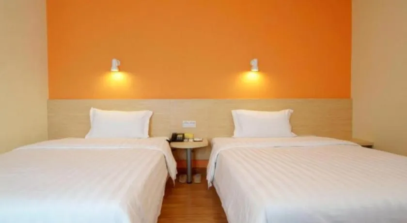 Bed in 7Days Inn Shenzhen Longgang Nanlian Metro Station Branch