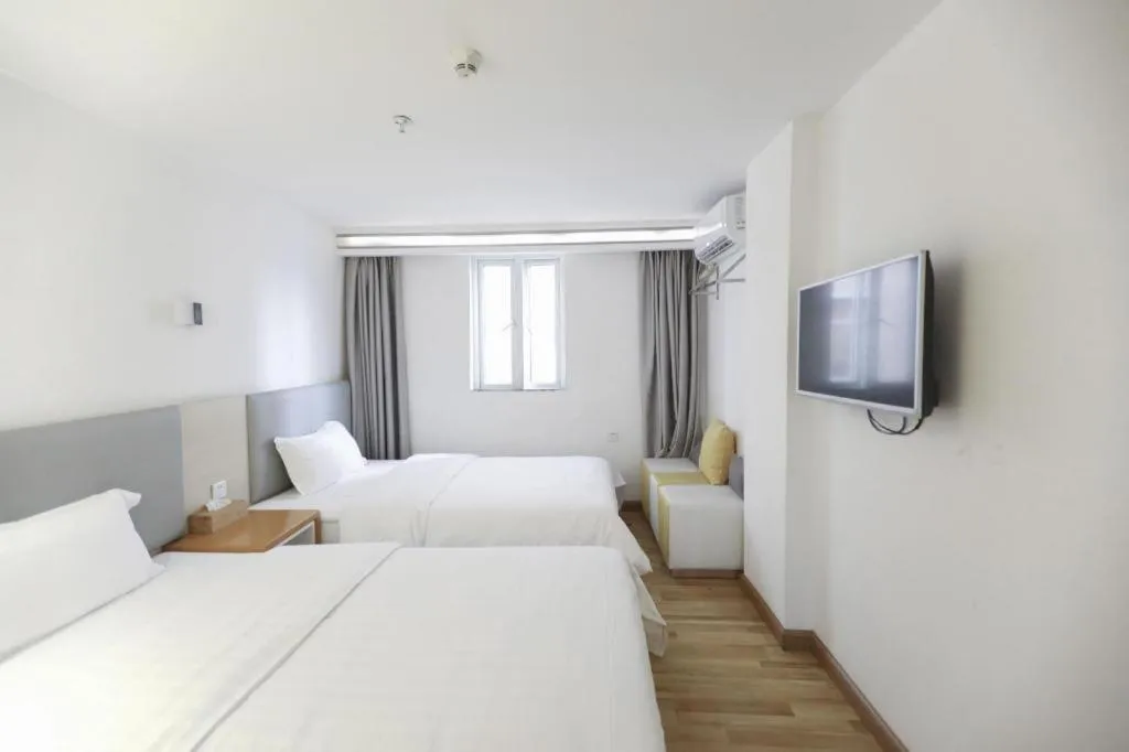 Bed in 7Days Inn Shenzhen Longgang Nanlian Metro Station Branch