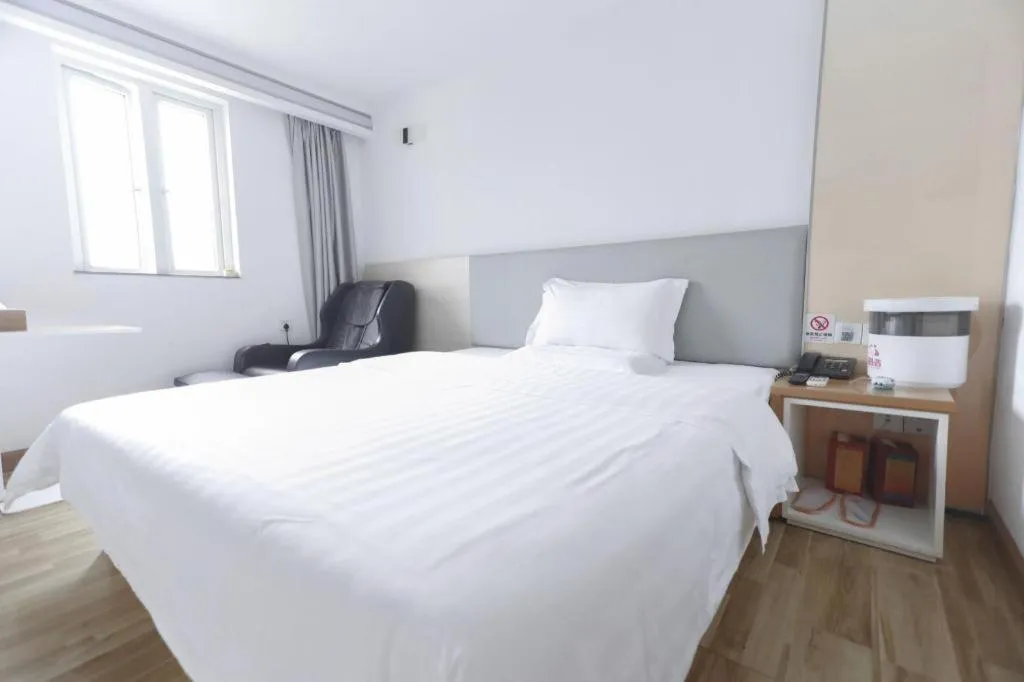 Bed in 7Days Inn Shenzhen Longgang Nanlian Metro Station Branch