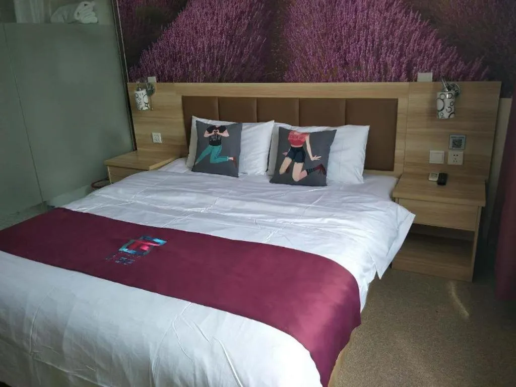 Bed in PAI Hotel Beijing Capital International Airport Linhe Development Zone