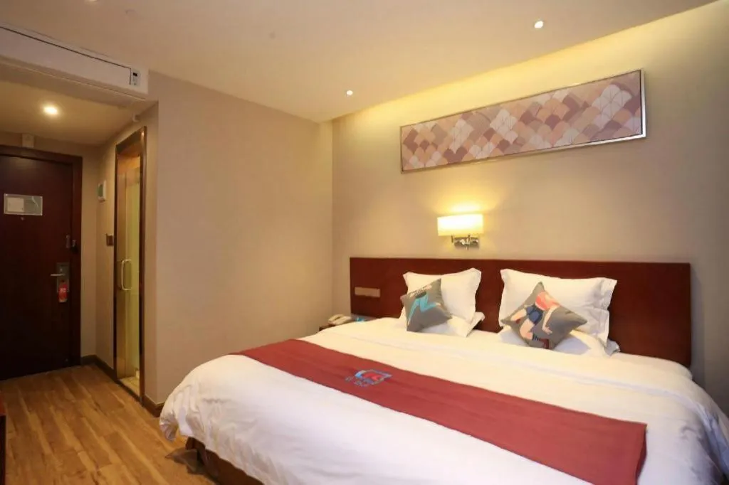 Bed in PAI Hotel Guangzhou North Gate of Chimelong Zoo