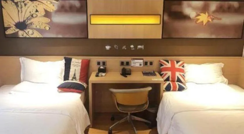 Bed in IU Hotels Guangzhou Panyu Dashi Chimelong Safari Park