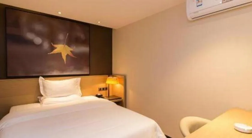 Bed in IU Hotels Guangzhou Panyu Dashi Chimelong Safari Park