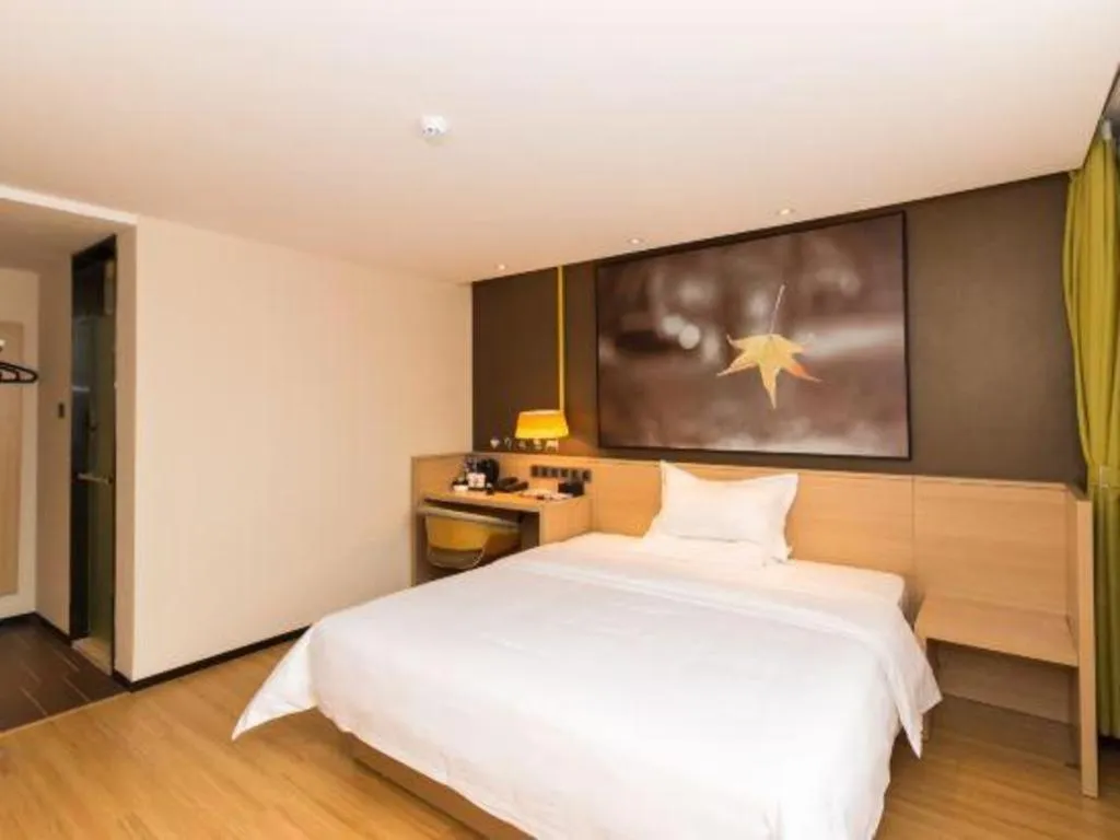 Bed in IU Hotels Guangzhou Panyu Dashi Chimelong Safari Park