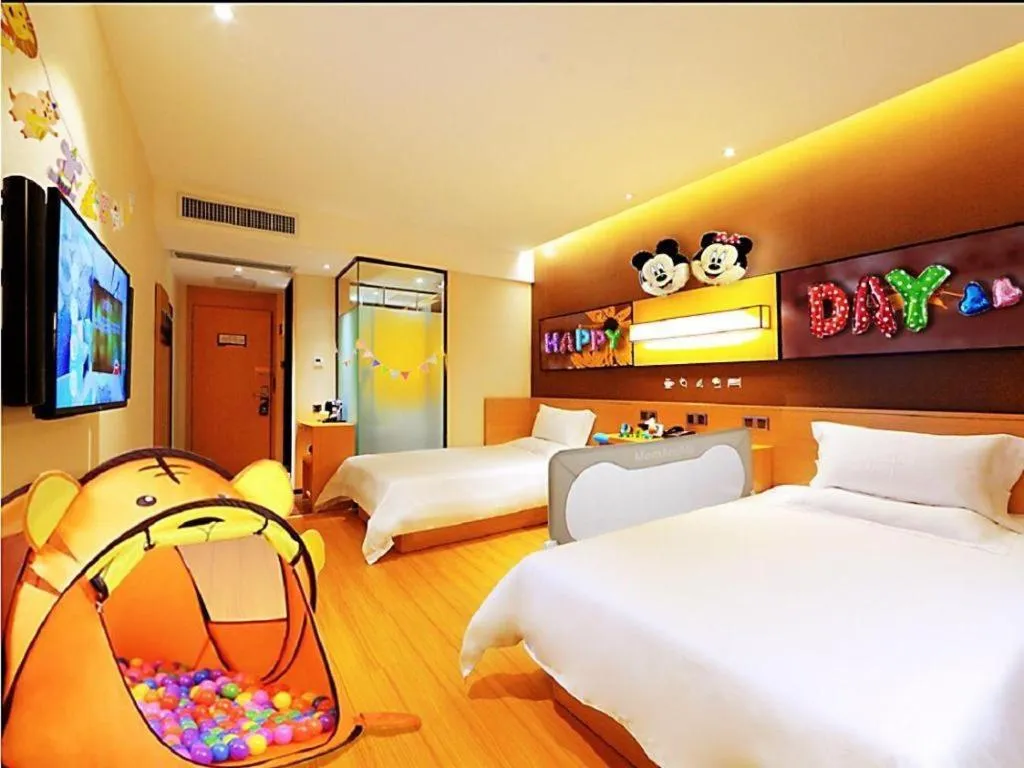 Bed in IU Hotels Guangzhou Panyu Dashi Chimelong Safari Park