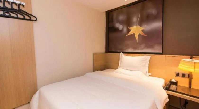 Bed in IU Hotels Guangzhou Panyu Dashi Chimelong Safari Park