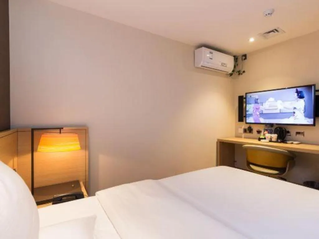 Bed in IU Hotels Guangzhou Panyu Dashi Chimelong Safari Park