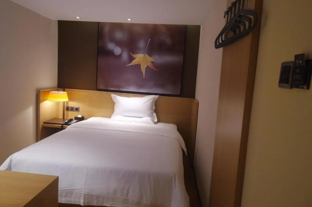 Bed in IU Hotels Guangzhou Panyu Dashi Chimelong Safari Park