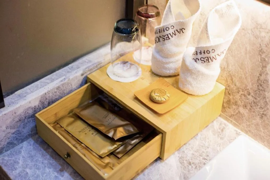 James Joyce Coffetel Xi'an Laochenggen Hongmiaopo Metro Station