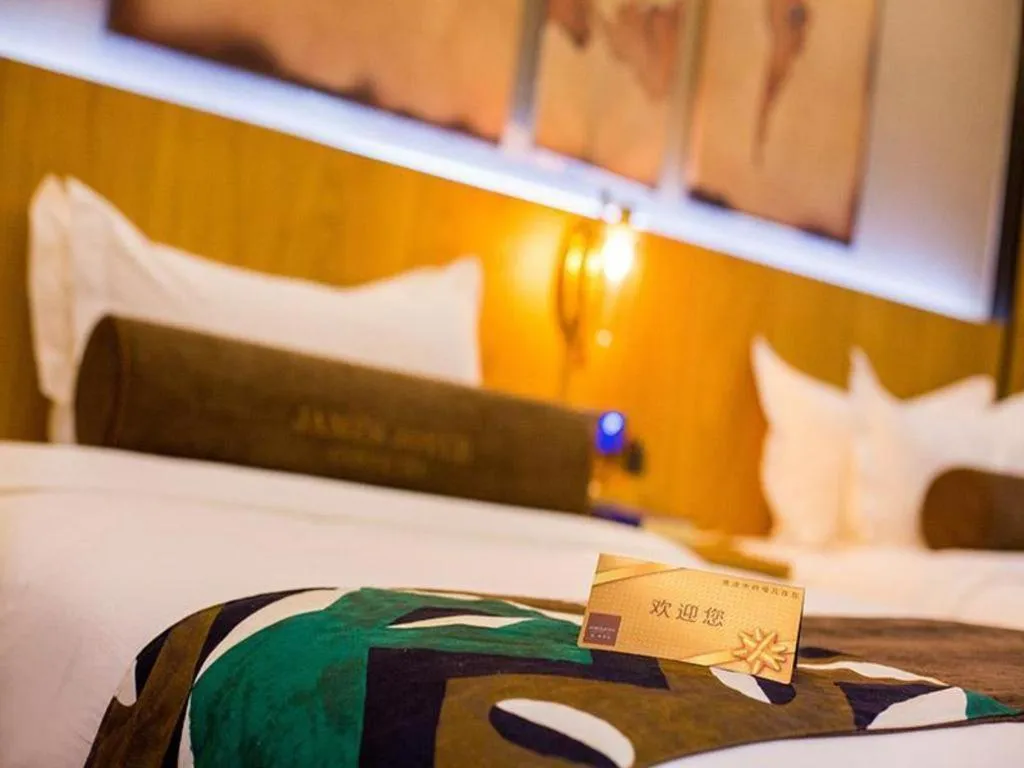 Bed in James Joyce Coffetel Xi'an Laochenggen Hongmiaopo Metro Station