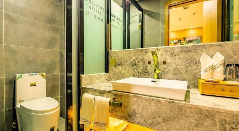 James Joyce Coffetel Xi'an Laochenggen Hongmiaopo Metro Station