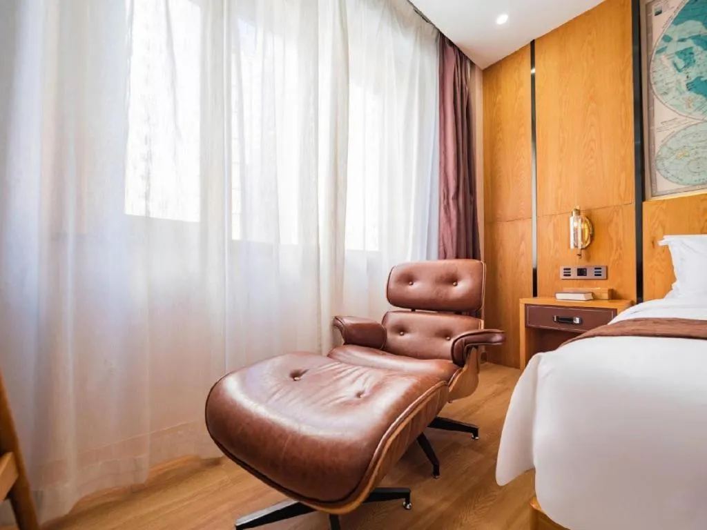 James Joyce Coffetel Xi'an Laochenggen Hongmiaopo Metro Station