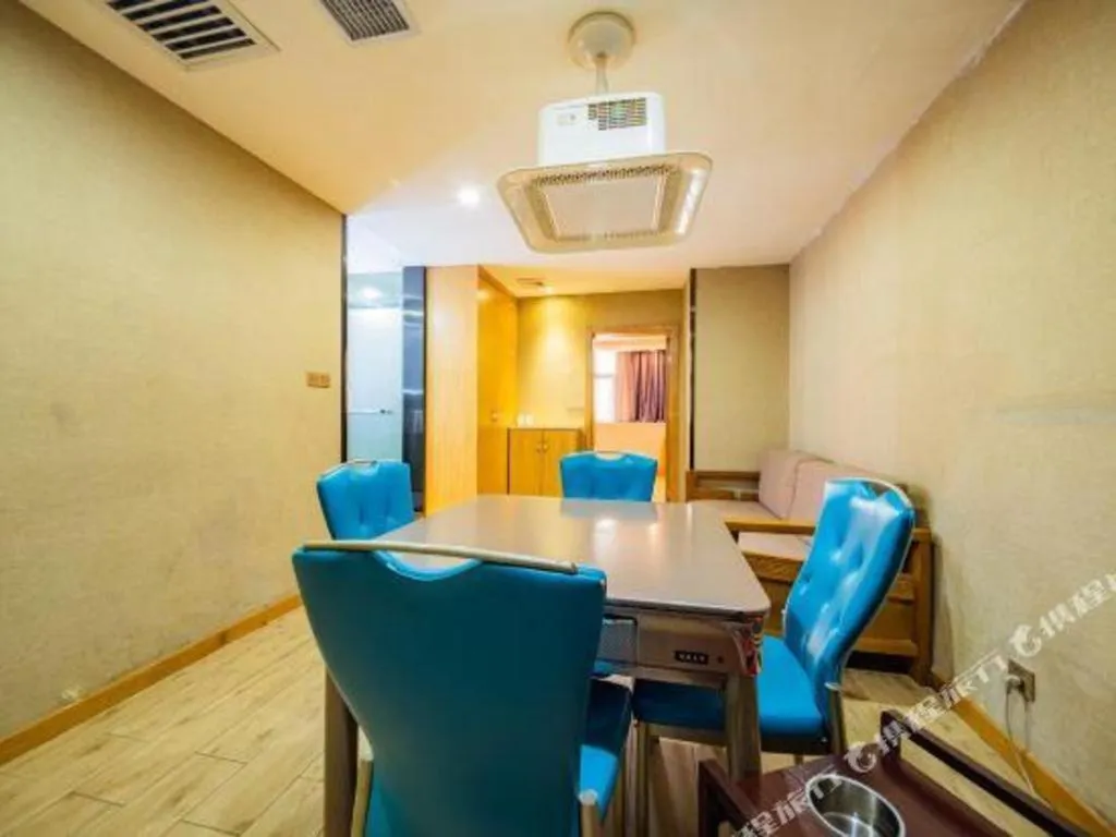 James Joyce Coffetel Xi'an Laochenggen Hongmiaopo Metro Station