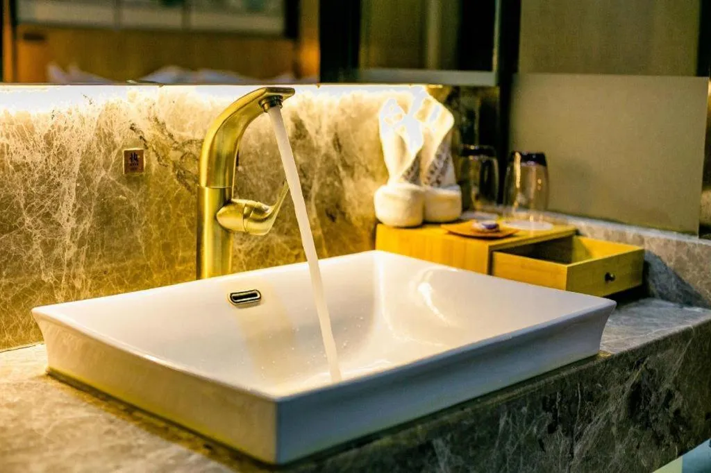 James Joyce Coffetel Xi'an Laochenggen Hongmiaopo Metro Station