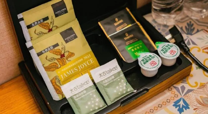 James Joyce Coffetel Xi'an Laochenggen Hongmiaopo Metro Station