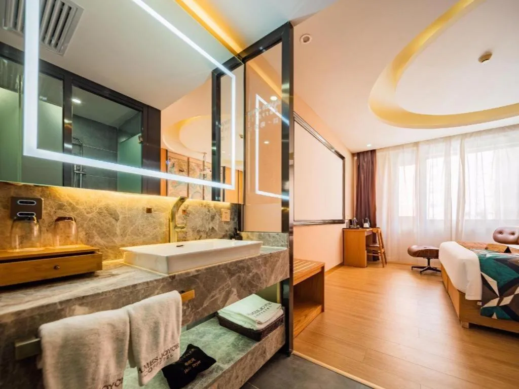 James Joyce Coffetel Xi'an Laochenggen Hongmiaopo Metro Station