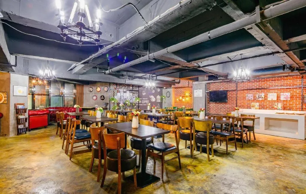 James Joyce Coffetel Xi'an Laochenggen Hongmiaopo Metro Station