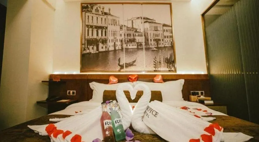 Bed in James Joyce Coffetel Wuhan Huanlegu Renhe Road Subway Station