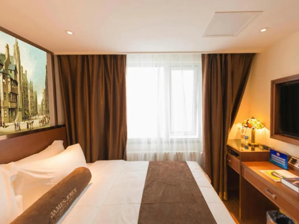 Bed in James Joyce Coffetel Beijing Qianmen Branch