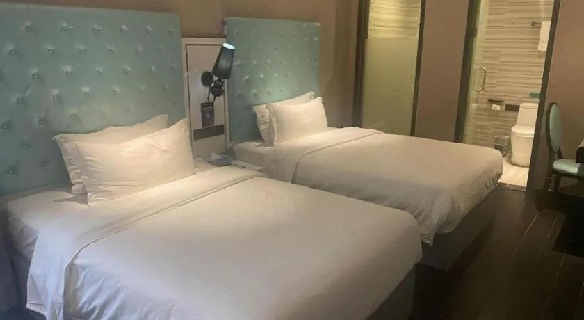 Bed in Xana Hotelle Guangzhou Tiyuxi Road Metro Station Branch