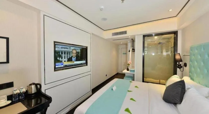 Bed in Xana Hotelle Guangzhou Tiyuxi Road Metro Station Branch