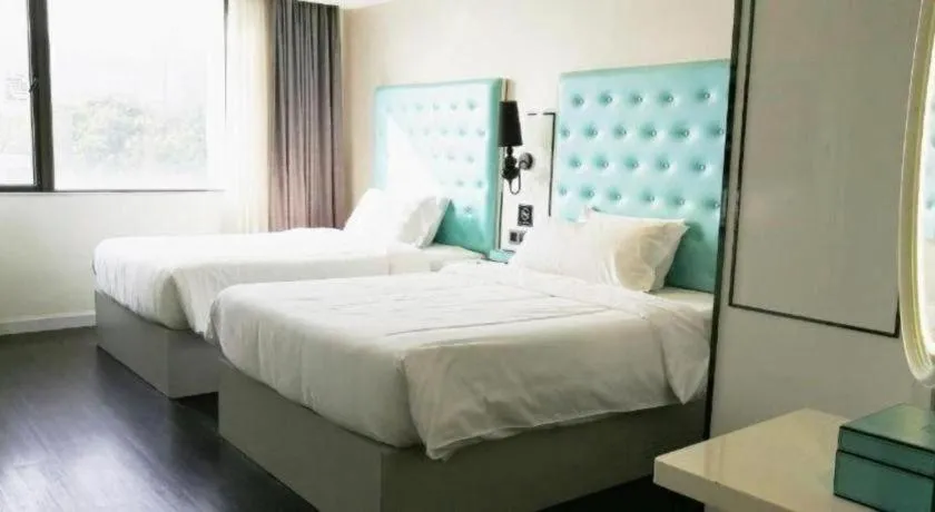 Bed in Xana Lite Guangzhou Shixi Metro Station