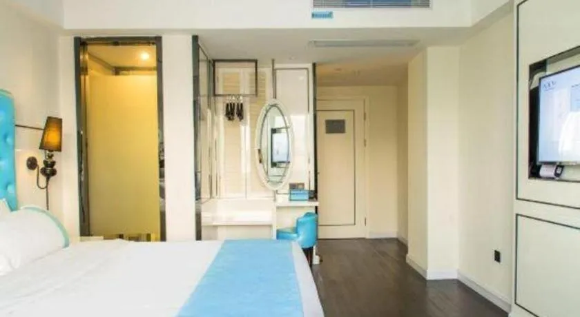 Bed in Xana Lite Guangzhou Shixi Metro Station