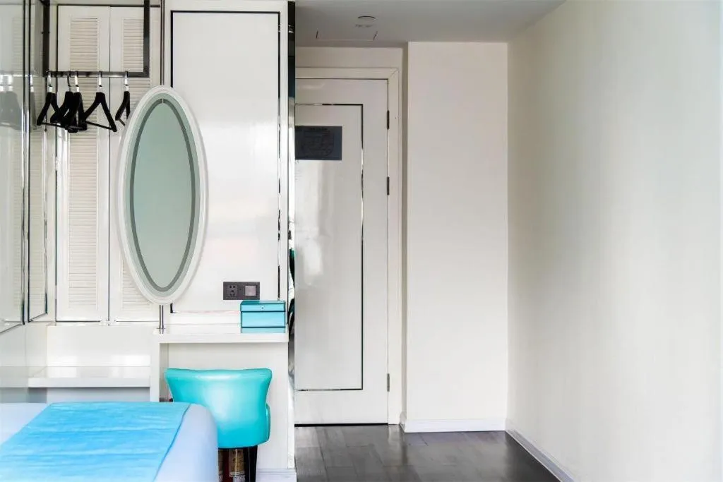 Xana Lite Guangzhou Shixi Metro Station