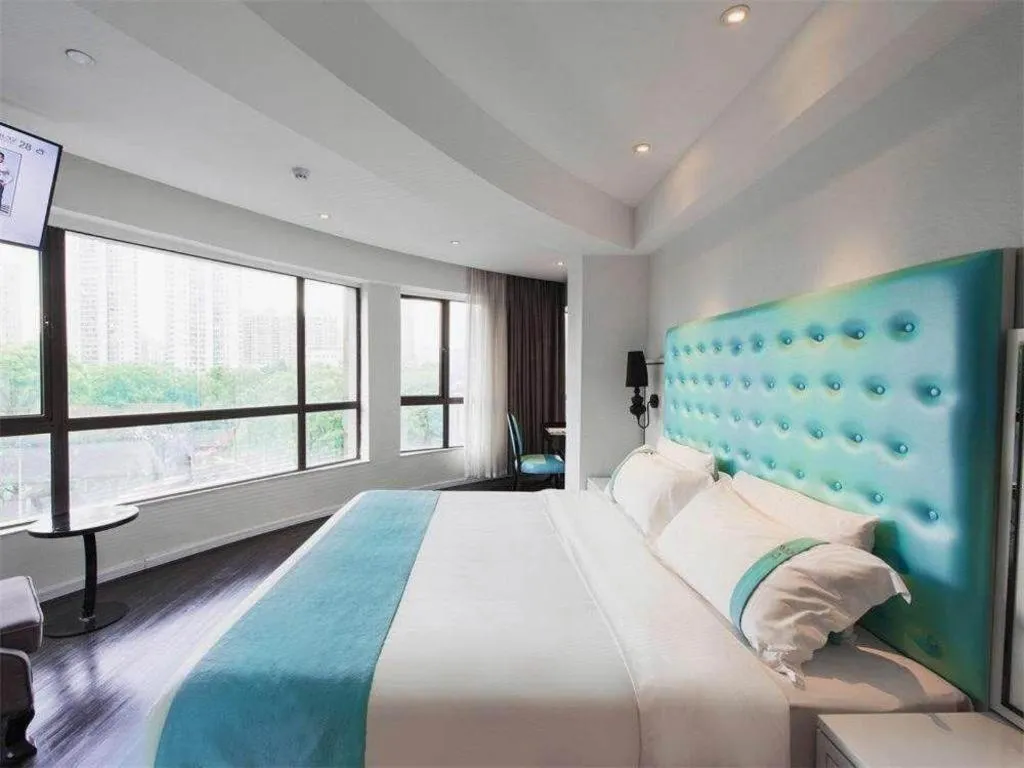 Bed in Xana Lite Guangzhou Shixi Metro Station