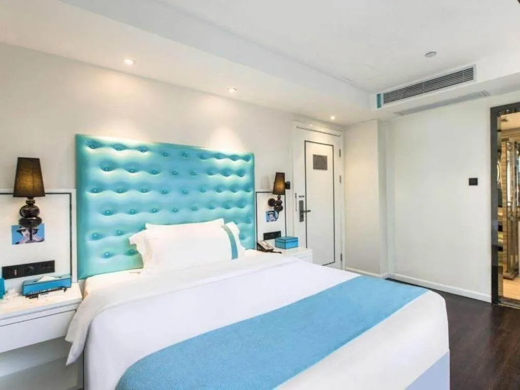 Bed in Xana Lite Guangzhou Shixi Metro Station