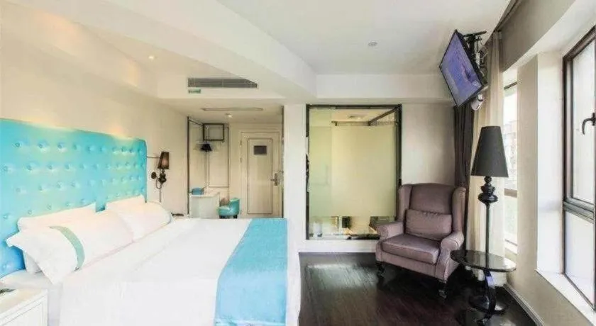 Bed in Xana Lite Guangzhou Shixi Metro Station