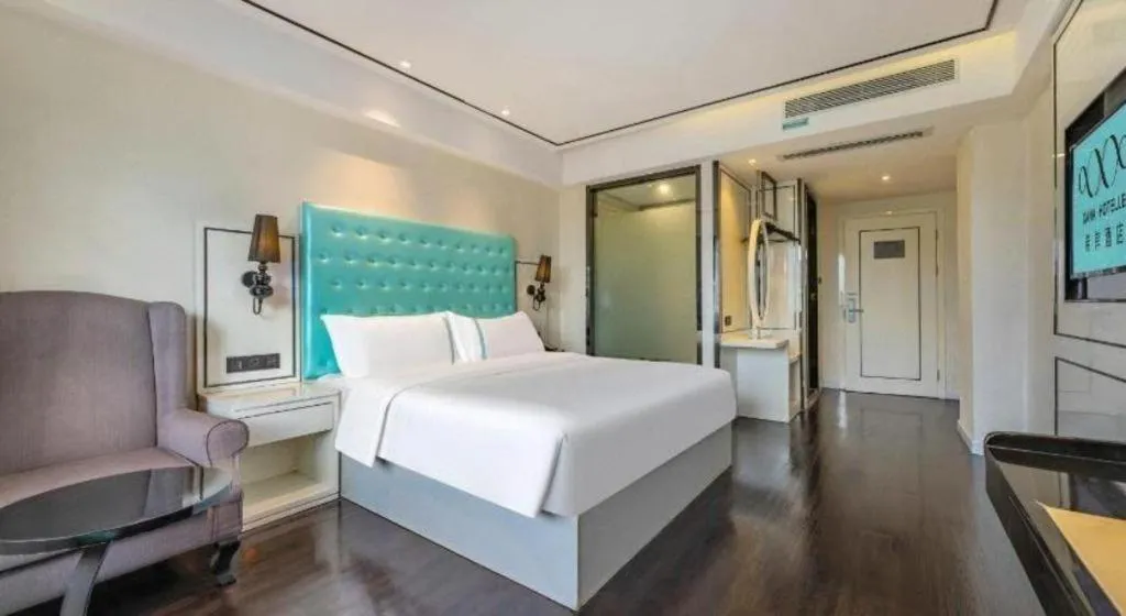 Bed in Xana Lite Guangzhou Shixi Metro Station