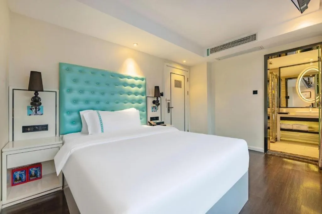 Bed in Xana Lite Guangzhou Shixi Metro Station