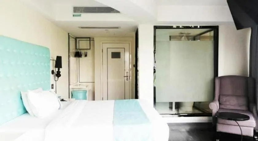 Bed in Xana Lite Guangzhou Shixi Metro Station