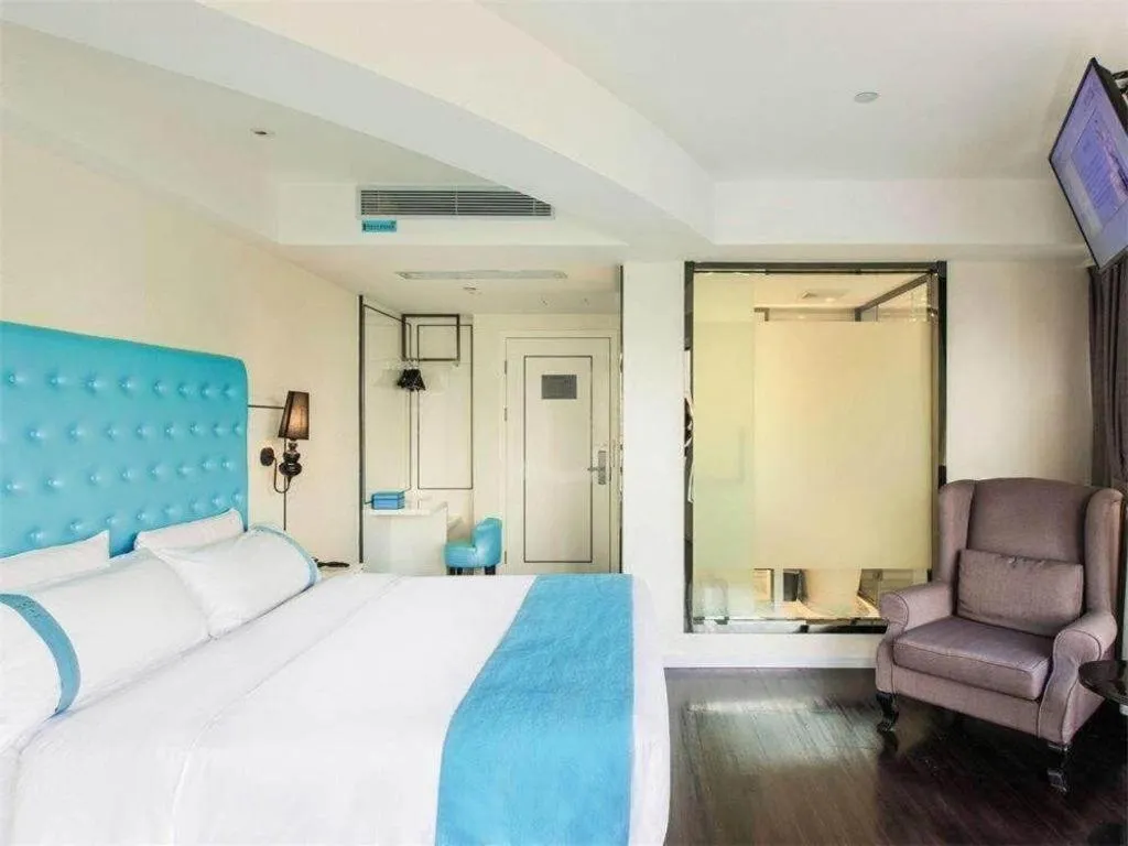 Bed in Xana Lite Guangzhou Shixi Metro Station