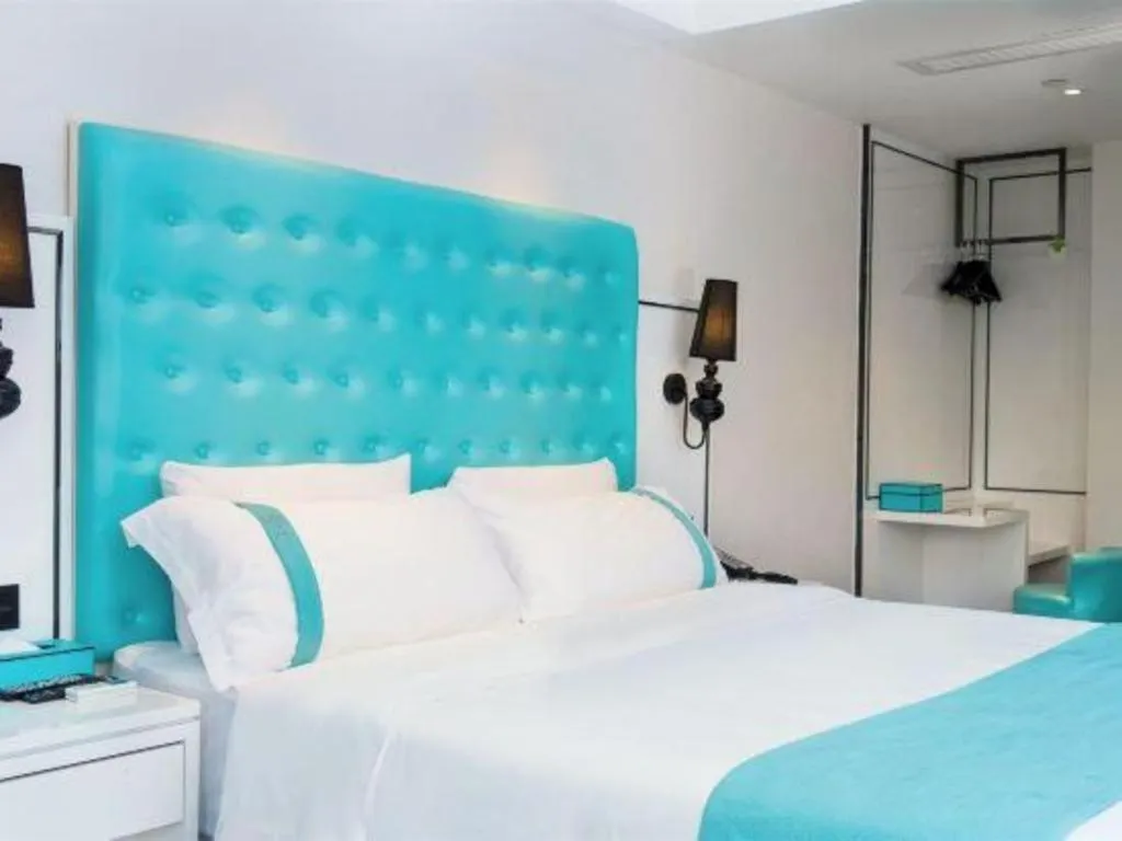 Bed in Xana Lite Guangzhou Shixi Metro Station