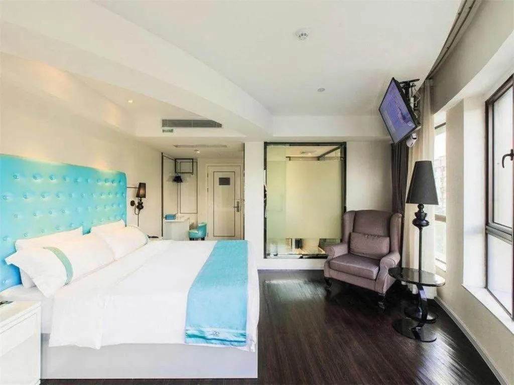 Bed in Xana Lite Guangzhou Shixi Metro Station