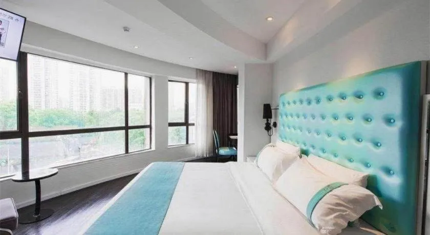 Bed in Xana Lite Guangzhou Shixi Metro Station