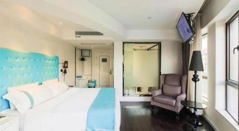 Bed in Xana Lite Guangzhou Shixi Metro Station