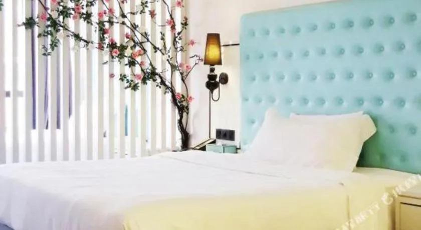 Bed in Xana Lite Guangzhou Shixi Metro Station