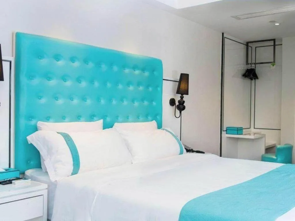 Bed in Xana Lite Guangzhou Shixi Metro Station