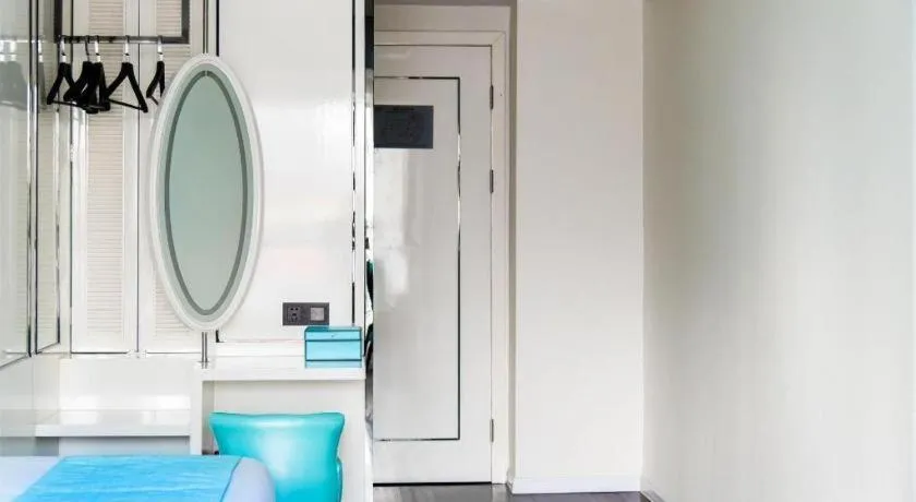 Xana Lite Guangzhou Shixi Metro Station