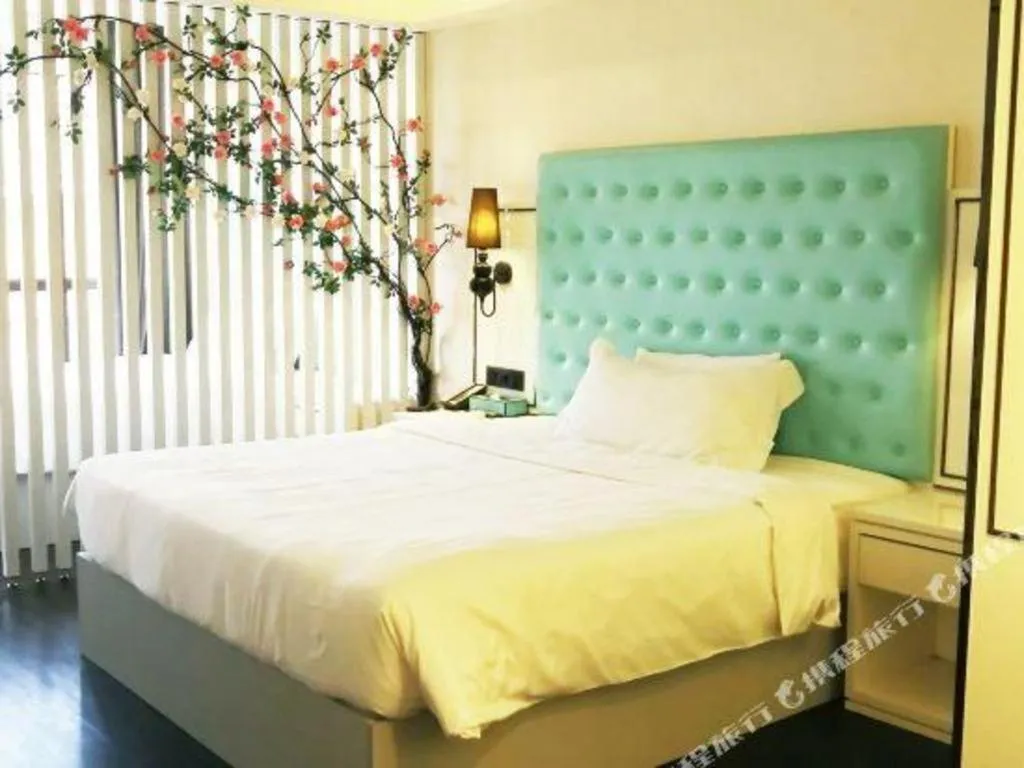 Bed in Xana Lite Guangzhou Shixi Metro Station